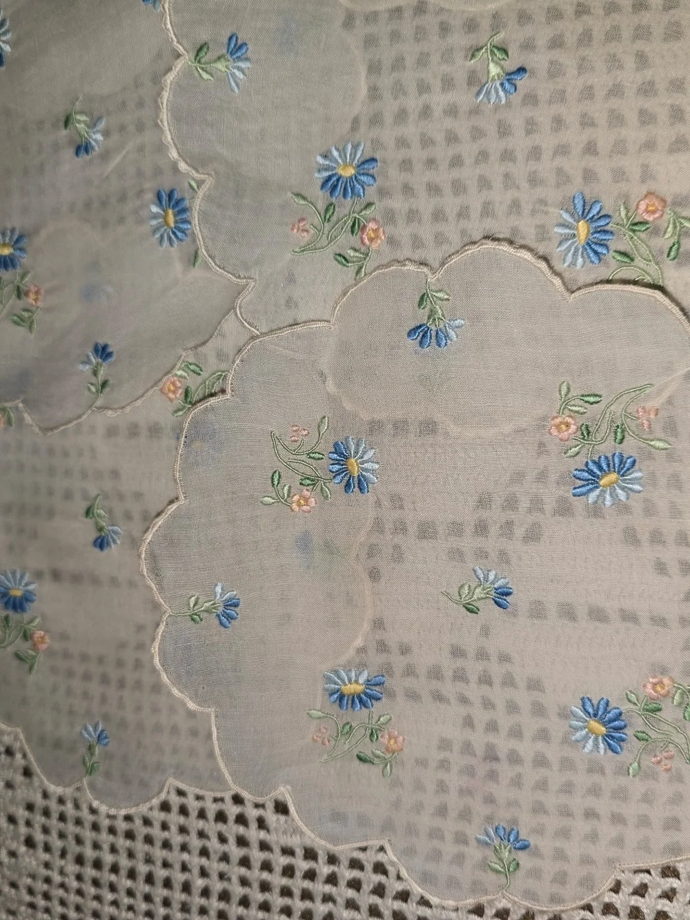 Embroidered Doily White Blue Daisy Scalloped Linen Cocktail Napkin Set Of 8